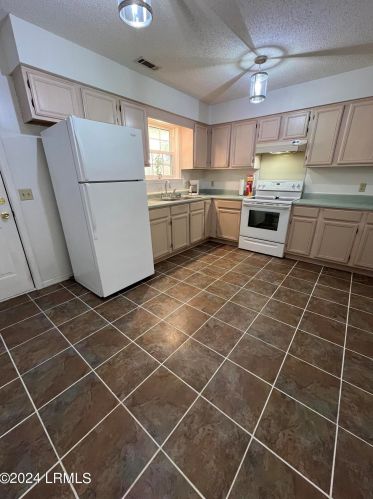 30 Burlington Cir, Beaufort SC  29906-8538 exterior