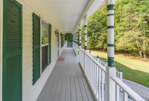 20 Bruce Ln, Rock Tavern, NY 12575-5341