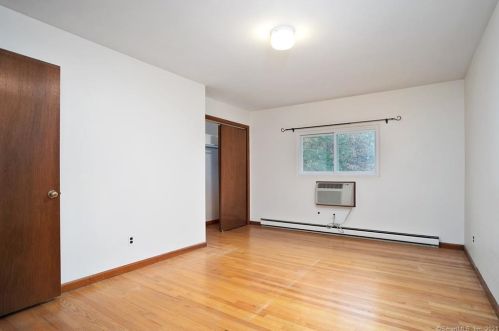 15 Columbus Pl, Stamford CT  06907-1612 exterior