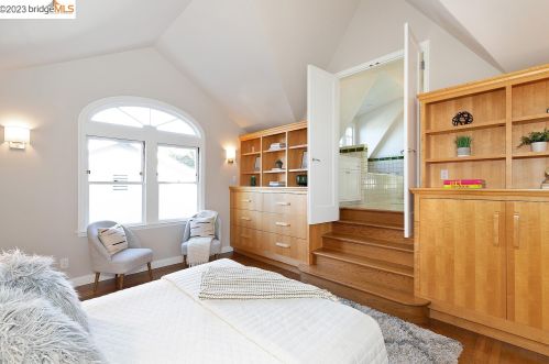 1906 Hoover Ave, Oakland CA  94602-1922 exterior