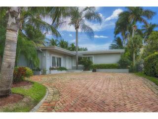 9661 Broadview Dr, Miami FL  33154-1919 exterior