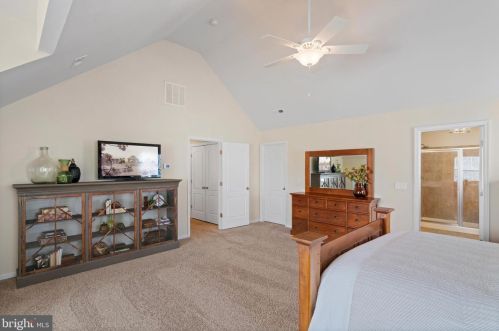 15340 Wits End Dr, Woodbridge VA  22193-5889 exterior