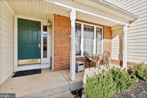 15642 Picketts Store Pl, Haymarket VA  20169-6143 exterior