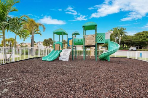 3163 176 Ter, Hollywood FL 33029-5608 exterior