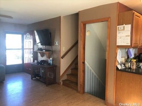1004 Monroe Ave, North Lindenhurst, NY 11757-2210