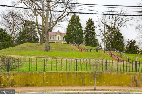 2202 16 St, Washington DC 20020-4302 exterior