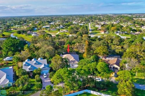 1995 Giffen Ave, Fort Pierce, FL 34952-5882
