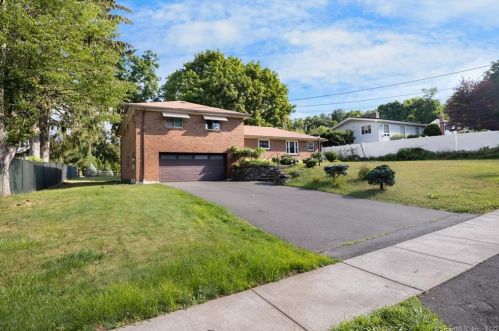 19 Waranoke Rd, Manchester, CT 06040-4524