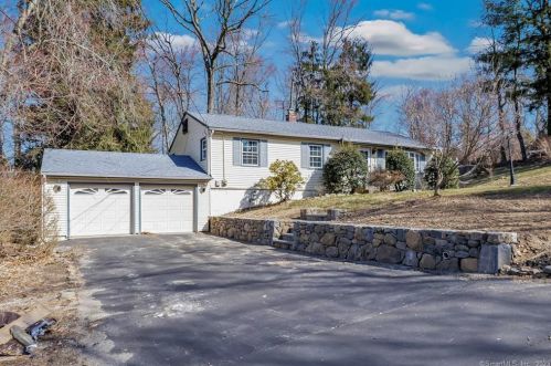 73 Ceil Rd, Bridgeport, CT 06611-3418