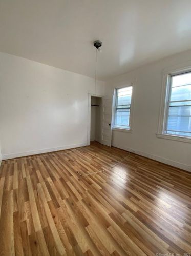 663 Capitol Ave, Bridgeport CT  06606-5202 exterior