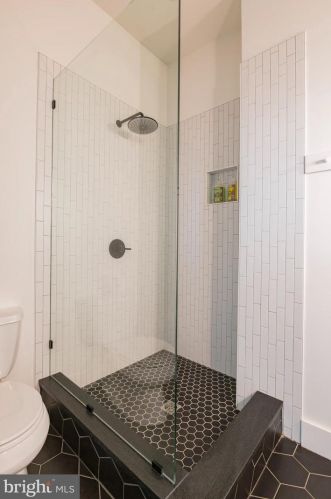 2026 Howard St, Philadelphia PA 19148-3334 exterior