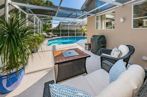 4811 Cross Pointe Dr, Oldsmar FL 34677-5202 exterior