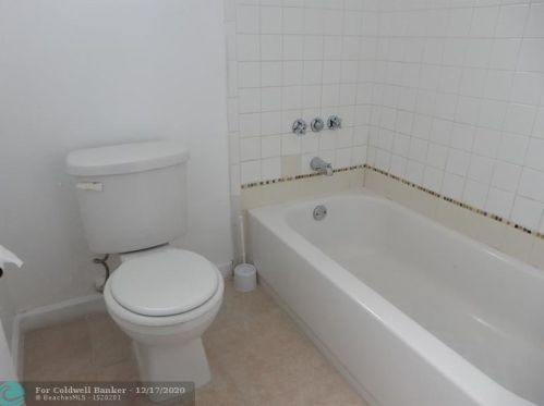 5100 41st St, Hollywood FL  33023-6948 exterior