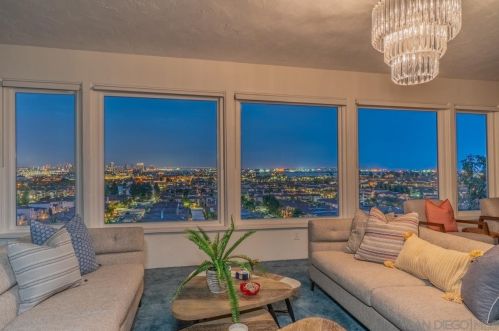 2125 Locust St, San Diego CA  92106-1622 exterior
