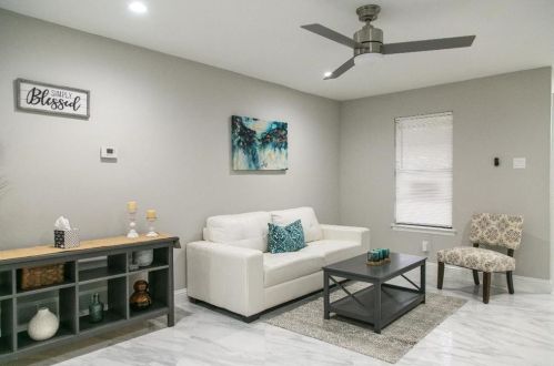 7012 Balalaika Rd, Dallas, TX 75241-3707