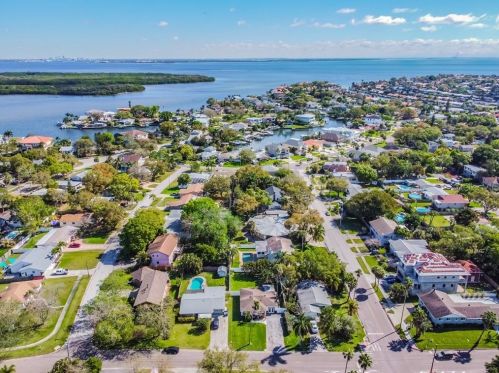1702 Bayou Grande Blvd, Saint Petersburg, FL 33703-1908