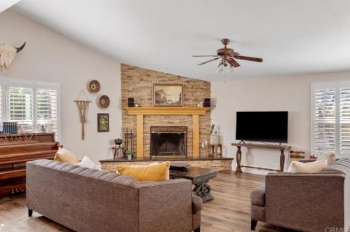 957 Montview Dr, Escondido CA  92025-5927 exterior