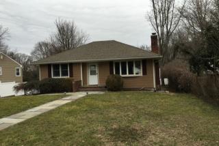 27 Mercedes Ln, Stamford, CT 06905-2605