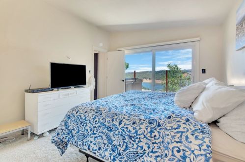 8121 Smith Point Rd, Lake Nacimiento CA  93426-9633 exterior