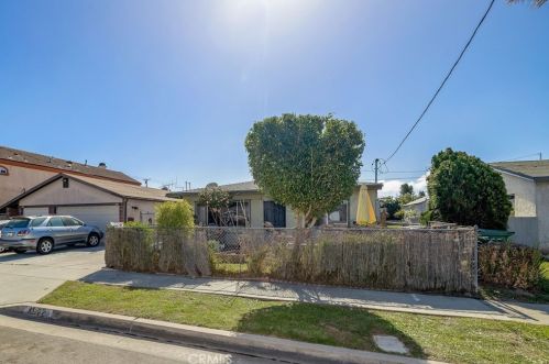 4612 168th St, Lawndale, CA 90260-3229