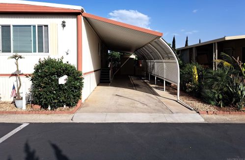 1010 Bobier Dr, Vista, CA 92084-3929