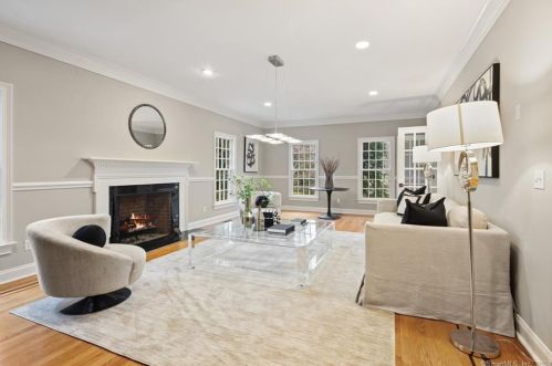 104 Long Lots Rd, Westport CT  06880-3920 exterior