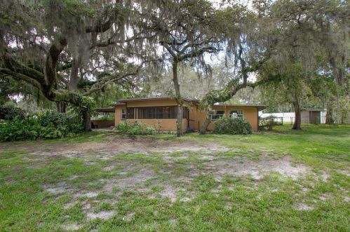 450 Oak St, Osteen, FL 32764-9525
