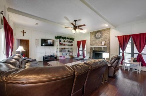 1932 Kensington Dr, Carrollton TX 75007-2440 exterior