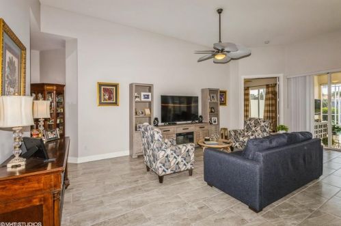 4288 Montalvo Ct, Naples FL  34109-3335 exterior