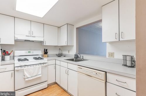 2102 Dolphin Ave, Northfield, NJ 08225-2596