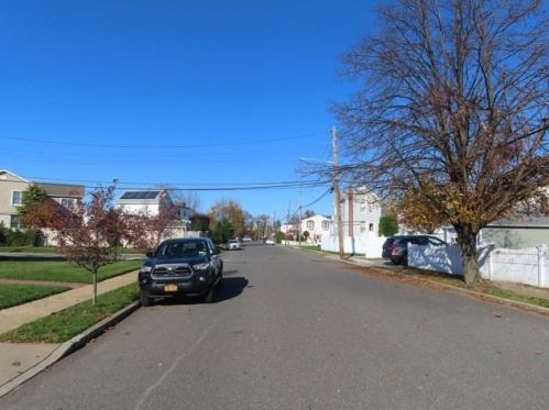 231 Carman Ave, East Rockaway NY  11518-1737 exterior