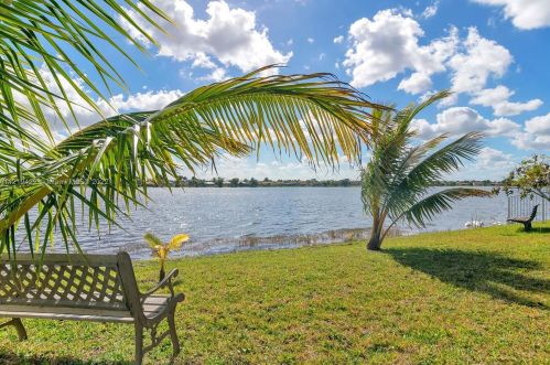 18806 24th Ct, Hollywood FL  33029-5354 exterior