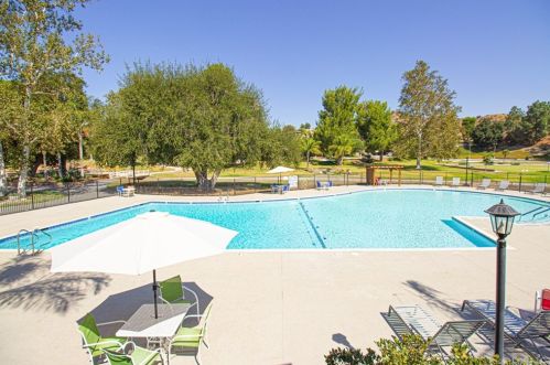 19216 Avenue Of The Oaks, Santa Clarita CA  91321-1405 exterior