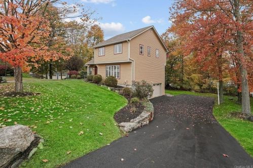 1320 Sunny Ridge Rd, Mohegan Lake, NY 10547-1430