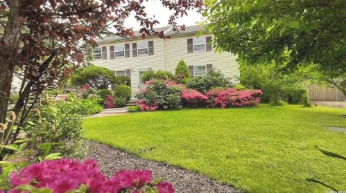 1180 Cedarfields Dr, Greenport, NY 11944-2114