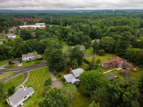 95 Wheeler Ave, Salem NH  03079-3494 exterior