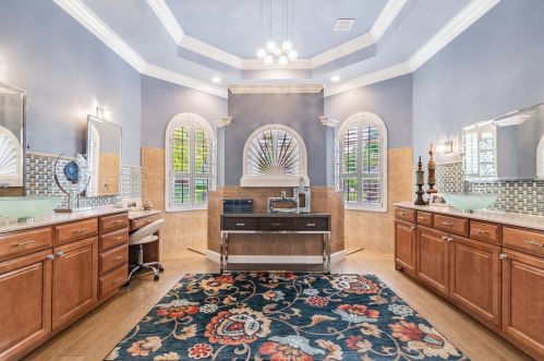 1827 Crooked Oak Ln, Lutz FL  33559-7407 exterior