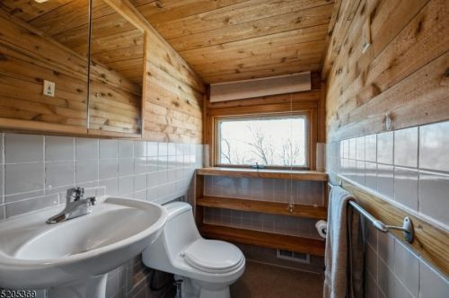 514 River Rd, Annandale NJ  08801-3440 exterior