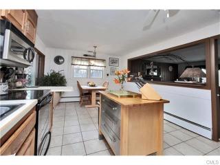 65 Ridgevale Pl, Bridgeport CT  06610-1020 exterior