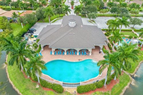 14487 Manchester Dr, Naples FL  34114-8630 exterior