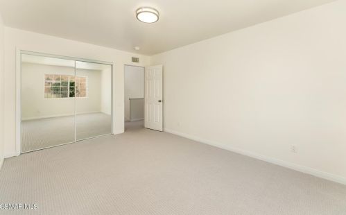 5226 Edgeware Dr, Calabasas CA  91301-2319 exterior