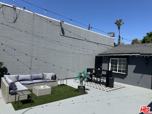 5520 Cahuenga Blvd, North Hollywood CA  91602-2376 exterior