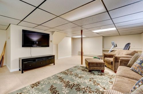 58 Quail Hollow Dr, Southington CT  06489-1616 exterior