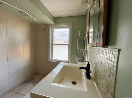 79 Main St, Port Jervis NY  12771-2111 exterior