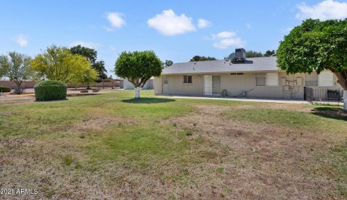 9902 Spruce Dr, Sun City AZ 85351-1958 exterior