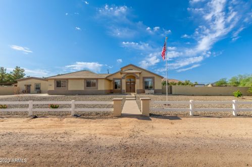 2863 Cedar Waxwing Dr, Gilbert, AZ 85298-9242