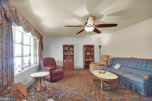 42 Clayton Ave, Moselem, PA 19526-9702