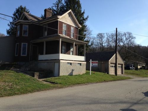 15 Depot St, Penn, PA 15675-9501