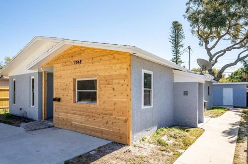 1748 New Hampshire Ave, Saint Petersburg, FL 33703-3348