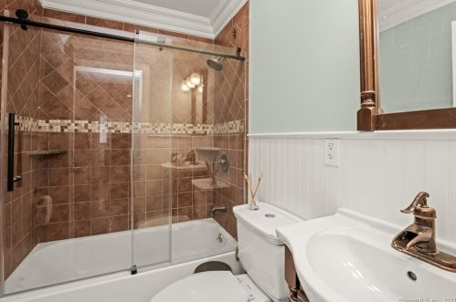 26 Bonheur Rd, Bridgeport CT  06611-3404 exterior